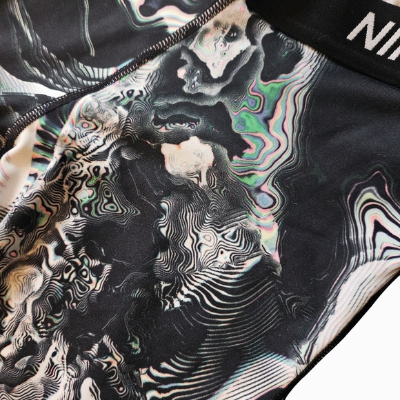 SOLD OUT 🩷 NIKE PRO Dri Fit Marbled Cropped Leggings - Picture 2 of 8
